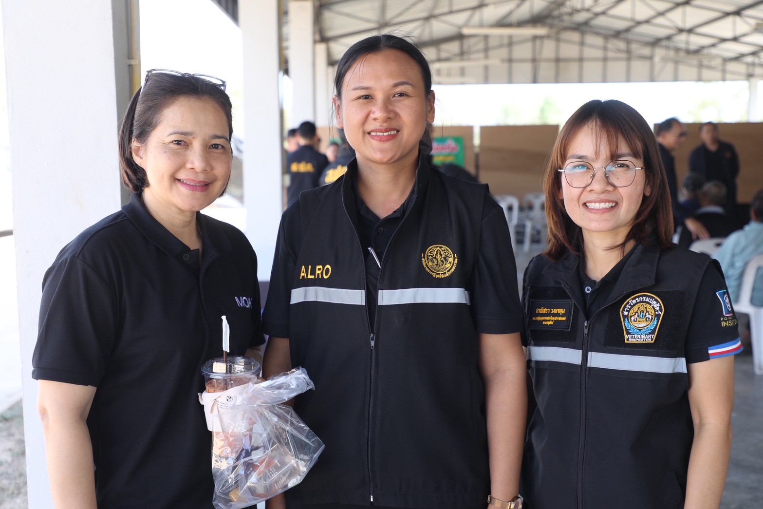 title - เลขาฯ ส.ป.ก. รุดให้กำลังใจพี่น้องเกษตรกรในเขตปฏิรูปที่ดินพื้นที่ชายแดนอุบลฯ ใกล้จุดสู้รบเพียง 7 กม.